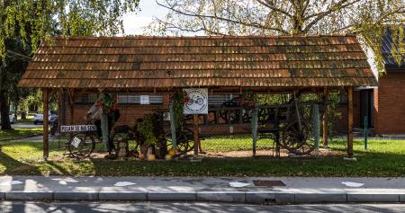 Nadstrešek s kolesarjem (KK Varaški šujstri)